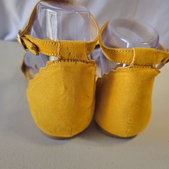 Torrid Mustard Yellow Ankle Strap Women's Flats Size 7 Wide - Picture 4 of 8